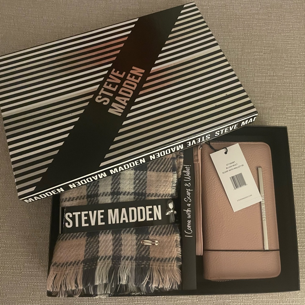 Steve Madden Scarf & Wallet Set